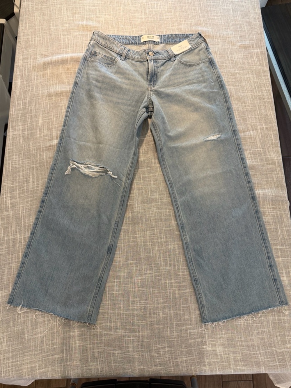 Hollister Baggy Low Rise Jeans W31 Distressed NWT Wide Leg Denim